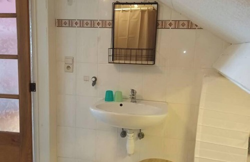 Saint-Nicolas Apartment | Homerez - Studio in Saint-Nicolas, city view