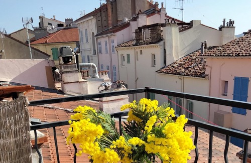 Le Suquet Apartment | Homerez - Studio in Cannes, sea view.