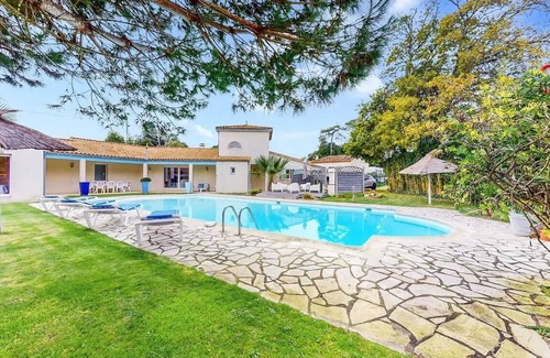 Meschers-sur-Gironde Villa | Homerez - Villa in Meschers-sur-Gironde