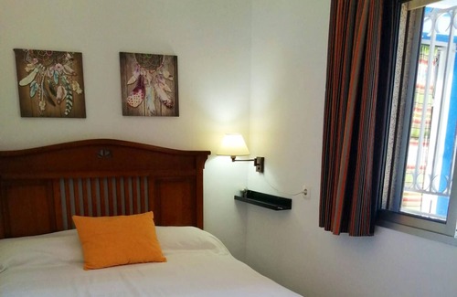 Guillena Villa | Homerez - Villa for 15 ppl. with swimming-pool, garden and terrace at Guillena