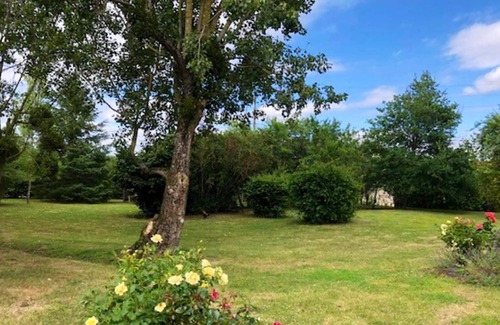 Betz-le-Chateau Villa | Homerez - Villa in Betz-le-Château