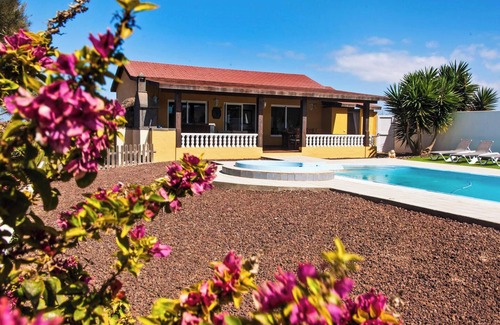 La Oliva Villa | Homerez - Villa in El Roque, Sea View