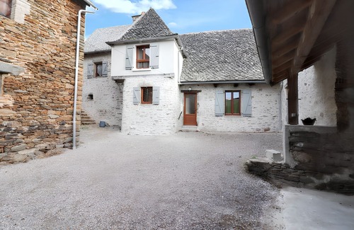 Vieillevie Villa | Homerez - Villa in Vieillevie + private pool