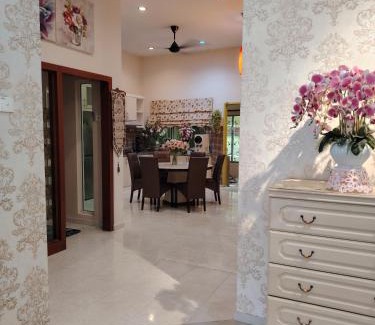 Rembia House | Homestay Adinda Siti Melaka, Paya Rumput Cheng