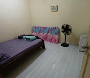 Kawasan Perindustrian Chendering House | Homestay Wanjanah
