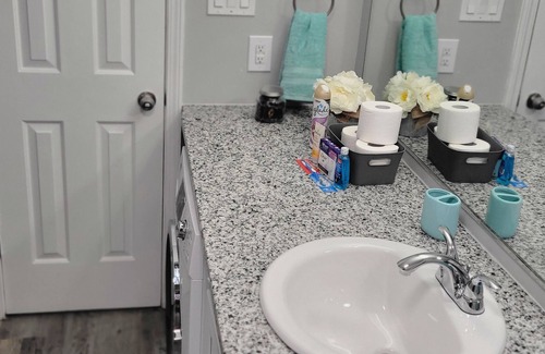 Crabtree Apartment | HomeSweetHome!1bed1bth w/ den.