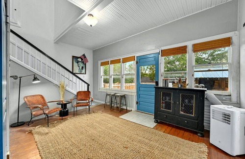 Liberty Hill House | “Hometown Hideaway” in the heart of Downtown Liberty Hill
