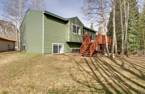 Frisco House | Homey Dog-Friendly Retreat with Deck in Dtwn Frisco!