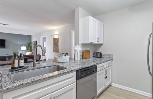 Pleasant Valley Apartment | Homey Modern 3BR Retreat w/Resort Pool