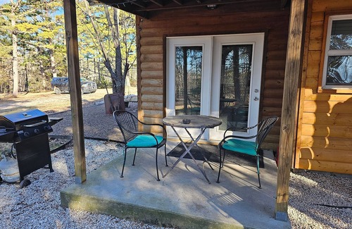 Eureka Springs Apartment | Honey Bear Haven Suite 1