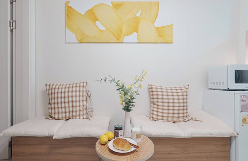 Yeonnam-dong Apartment | Hongdae, Cafe Street, Free Breakfast, Luggage keep