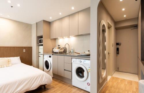Mapo Apartment | Hongdae St10, wide,bright & stylish house