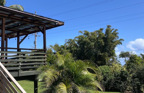 Paukaa Apartment | Honoli’i beach cottage, very roomy, in a charming neighborhood.