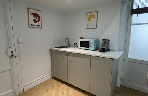 Moliere - Edgard Quinet Apartment | Honorê Suite Saint Pothin - 1 Bed Room 2 pers