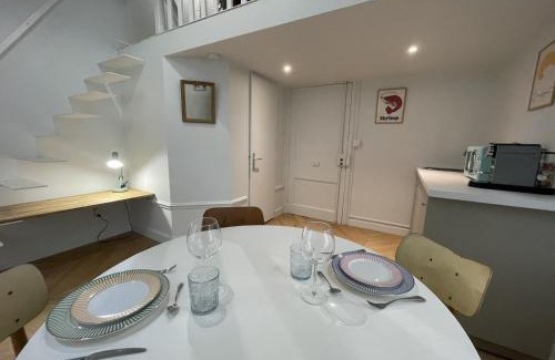 Moliere - Edgard Quinet Apartment | Honorê Suite Saint Pothin - 1 Bed Room 2 pers