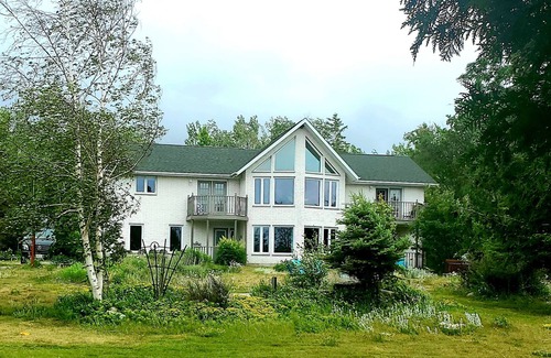 Manitoulin District House | Honora Bay Hideaway