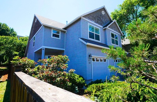 Hood River House | Hood River Contemporary Townhome