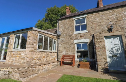 Holwick Cottage | HOODGILL BARN, pet friendly, with hot tub in Middleton-In-Teesdale