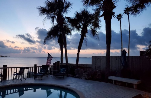 Bay Area House | Hook Wine Sinker Waterfront Paradise On Oso Bay Pool, near beach Corpus Christi