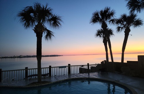 Bay Area House | Hook Wine Sinker Waterfront Paradise On Oso Bay Pool, near beach Corpus Christi