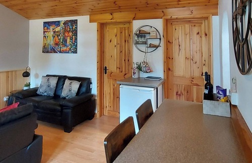 Honiton Cottage | Hooked Rise Holiday Lodge