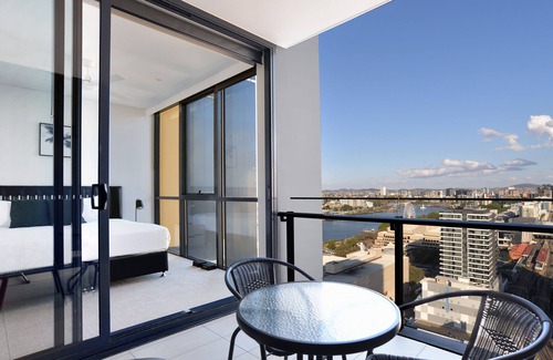 South Brisbane Apartment | Hope Street Apartments by CLLIX