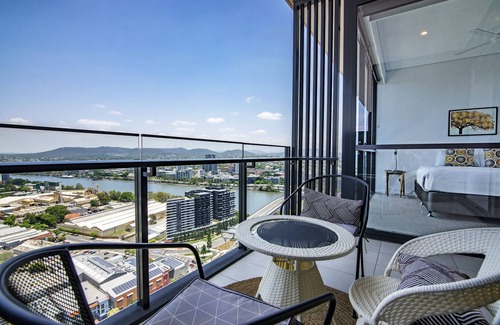 South Brisbane Apartment | Hope Street Apartments by CLLIX