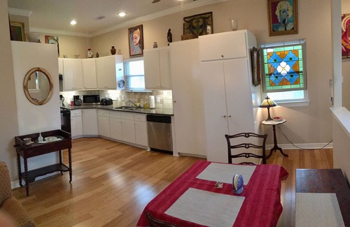 Neartown Apartment | Hopkins House Garage Apartment in Lively Montrose Section of Houston