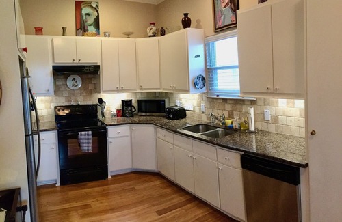 Neartown Apartment | Hopkins House Garage Apartment in Lively Montrose Section of Houston