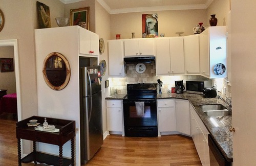 Neartown Apartment | Hopkins House Garage Apartment in Lively Montrose Section of Houston