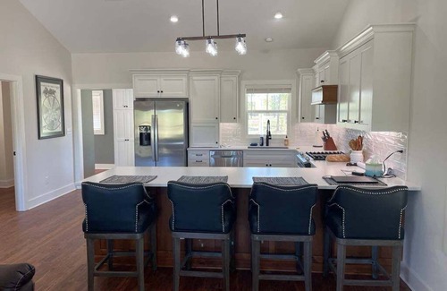 Aiken Cottage | Horse Farm Stay - King Bed - Horses Welcome!