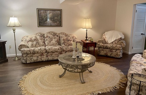 Clifton Park House | Horse Inn Around Saratoga: Town Home. 🐾Pet Friendly. Mins to I-87.