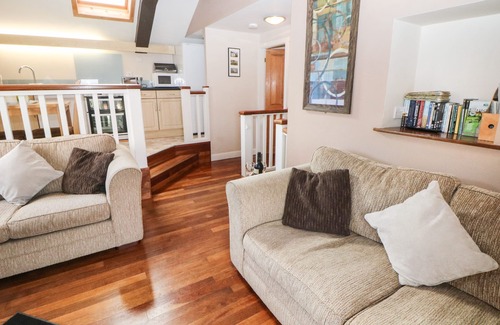 Taddington Cottage | HORSE MILL LODGE, with open fire in Taddington