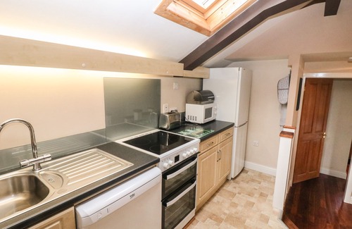 Taddington Cottage | HORSE MILL LODGE, with open fire in Taddington