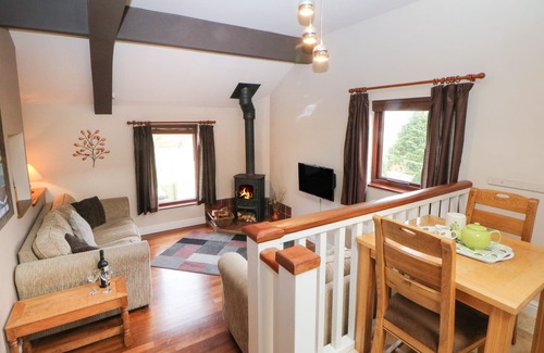 Taddington Cottage | HORSE MILL LODGE, with open fire in Taddington