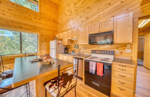 Emigrant House | Horse Ranch on the Yellowstone River. Close to Gardiner and Yellowstone Park.