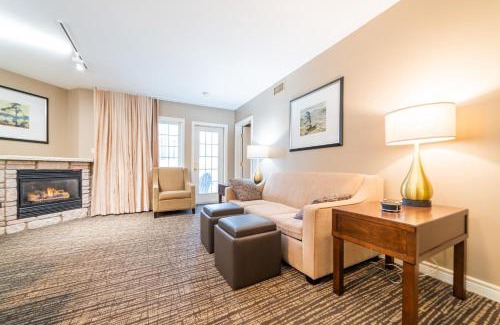 Oro-Medonte Apartment | Horseshoe Valley Suites - The Azure