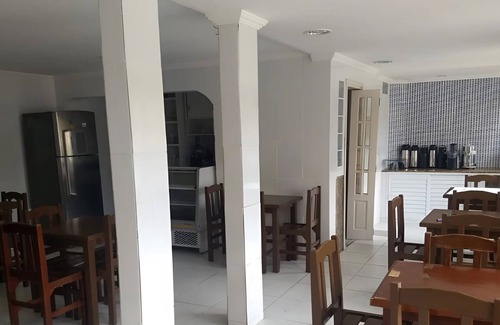 Jardim Olinda Apartment | Hospedagem Central - Suíte 102 - Cabo Frio - Aluguel Econômico