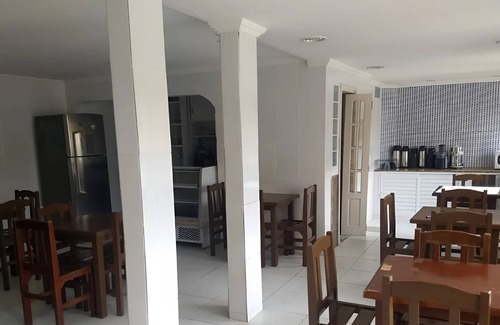 Jardim Olinda Apartment | Hospedagem Central - Suíte 114 - Cabo Frio - Aluguel Econômico