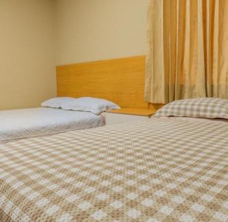 Coronel Gregorio Albarracin Lanchipa Hotel | Hospedaje Andina H&M