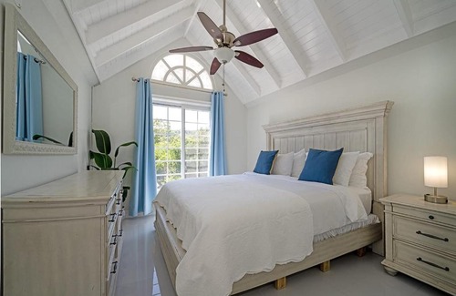 St.Bran's Burg Apartment | Hospitality Expert E22 Beach front Pool & Chef