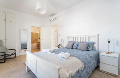 Olhos D'Agua Villa | Host Wise - Serene Spacious House - Swimming Pool & Garden