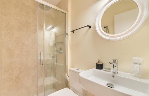 Literary Quarter Hostel | Hostal Evoke Madrid
