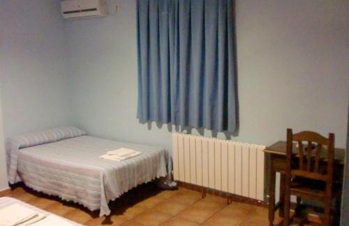 Alcaracejos House | Hostal las Tres Jotas
