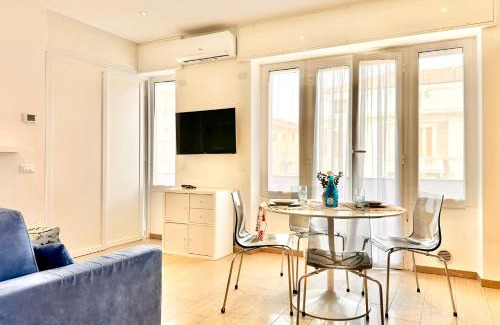 Finale Pia Apartment | Hostdomus - White and Sea Suite