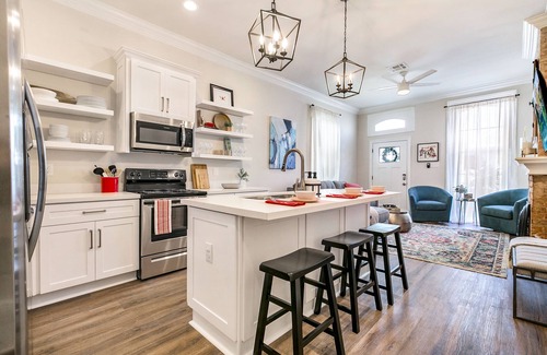Faubourg Lafayette House | Hosteeva 3BR Steps to St. Charles Ave