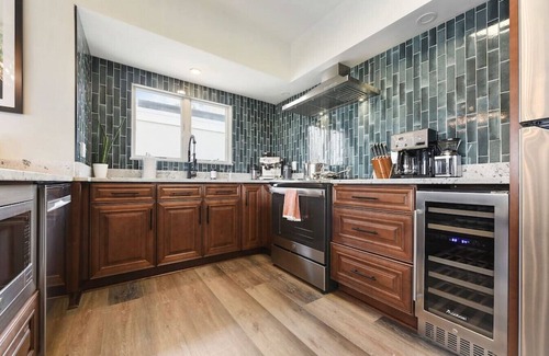 Mount Washington Apartment | ★ HostWise Stays ★ Grandview Ave Luxe - Sweeping City Views & More!
