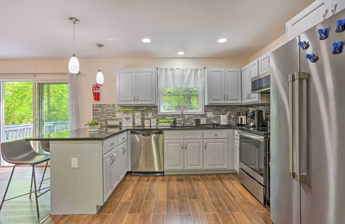 Pocono Summit Cottage | Hot Tub & 2 Game Rooms: Family Poconos Getaway!