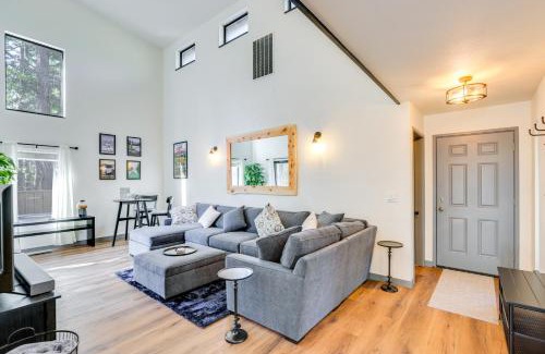 Deer Park House | Hot Tub and SHARC Passes Renovated Sunriver Retreat
