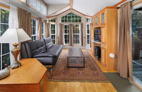 Union Cabin | Hot Tub Cabin #7 with Fire Pit